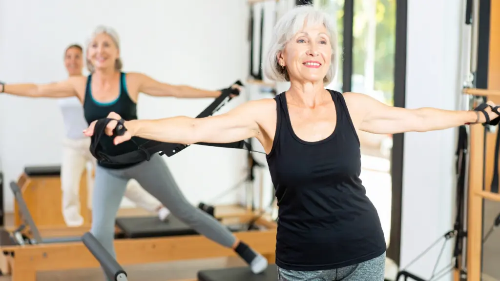 Pilates para mayores: beneficios y adaptaciones seguras